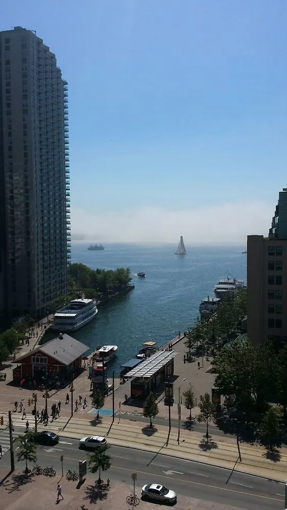 Pelican On The Harbour Toronto Apartment